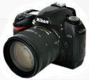 Nikon D70s - MarkteinfhrungApril 2005 - Im Frhjahr 2005 wurde die berarbeitete D70s als Nachfolger der 2004 vorgestellten Nikon D70 Einsteiger-DSLR auf den Markt gebracht. 2006 folgte dann die D80 und 2008 als Alternative zum Konkurrenzmodel Canon EOS 50D die 12,3-Megapixel Spiegelreflexkamera Nikon D90.