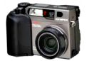 Olympus C-3000 Zoom - Markteinfhrung Juni 2000 - Nach der Jahrtausendwende gab es von Olympus 2 Kamera Neuvorstellungen im gehobenen Preissegment. Die beiden hnlichen Kameras C-3000 und C-3030 mit 3,3 Megapixeln lsten die erst im Januar 2000 prsentierte 2,11 Megapixel Olympus C-2020 ab.